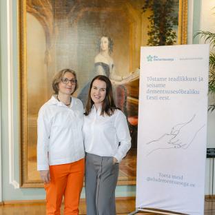 Chris Ellermaa (left) and her colleague from MTÜ Elu Dementsusega