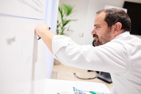 José Gusmao MEP signs Dementia Pledge 2024