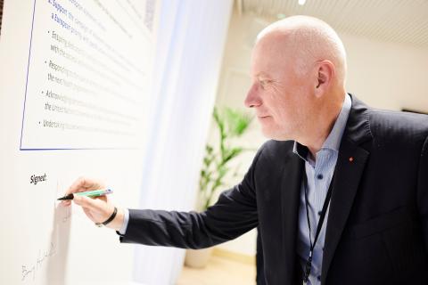 Milan Brglez MEP signs Dementia Pledge 2024