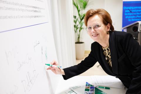 Dominique Bilde MEP signs Dementia Pledge 2024
